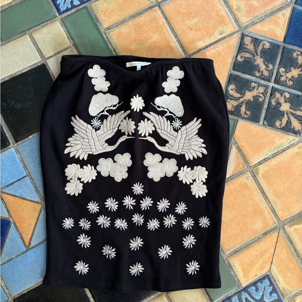 Asian inspired skirt! Fabric has the look of a St. John knit 🖤🩶